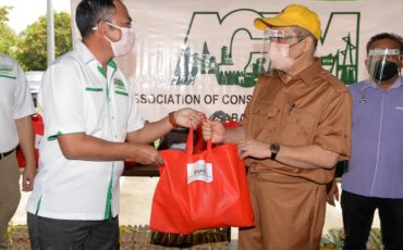 Food Basket distribution with Sabah Chief Minister